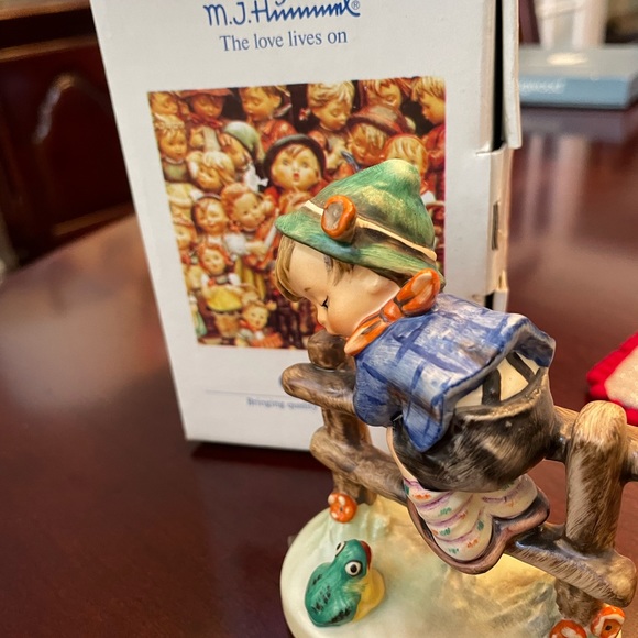 Vintage, Goebel M.J.Hummel, “Retreat to Safety”, 4inch, 201/2/0, #832, TMK 6 - Picture 1 of 10